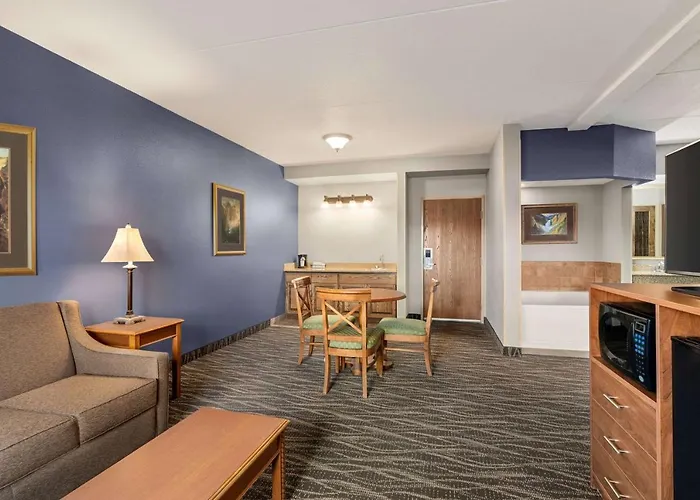 Americinn By Wyndham Near Of Wyoming Hotel